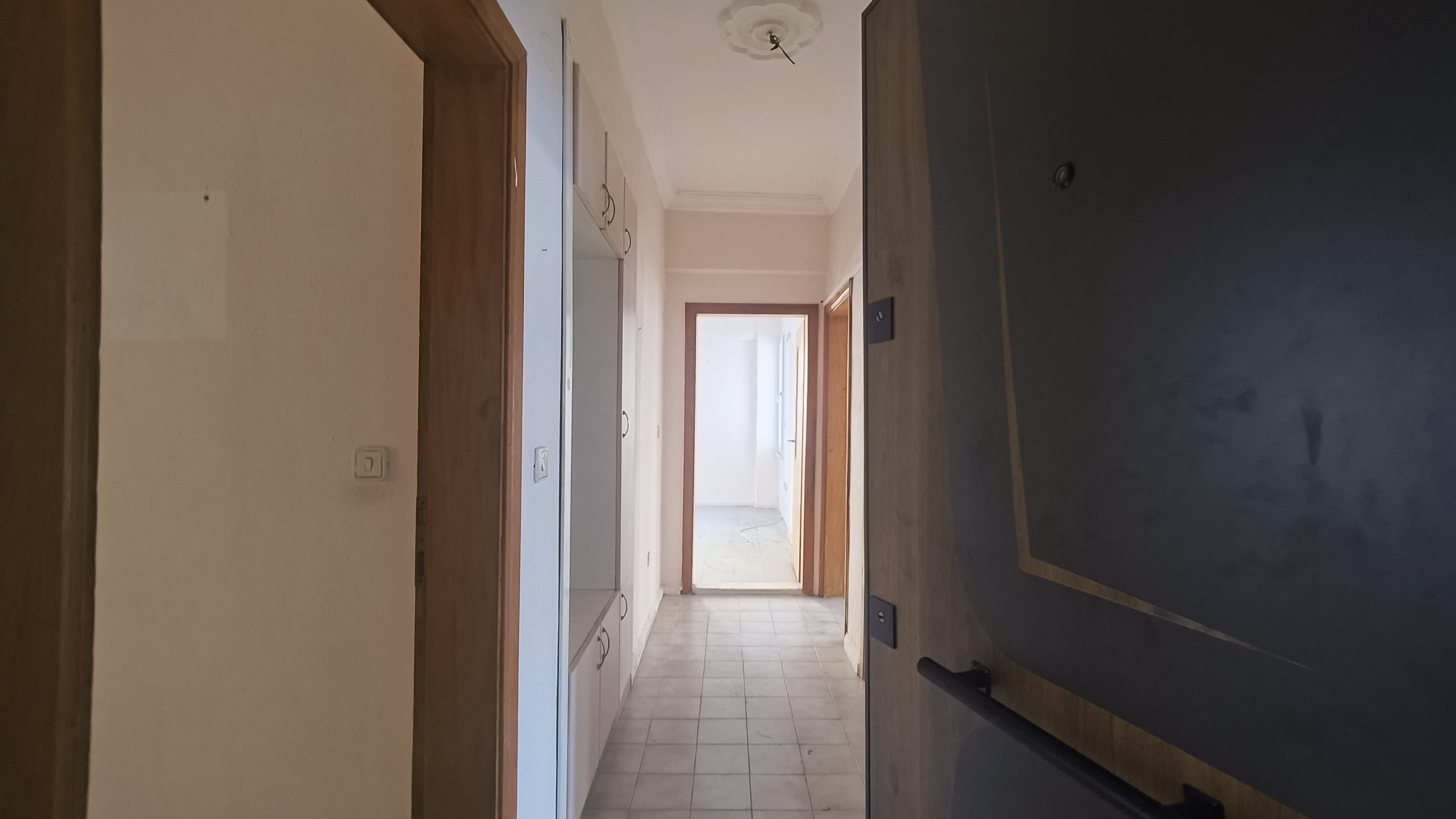 FOÇA MAHALLESİ'NDE HAVUZLU SİTEDE GENİŞ EŞYASIZ KİRALIK - 2