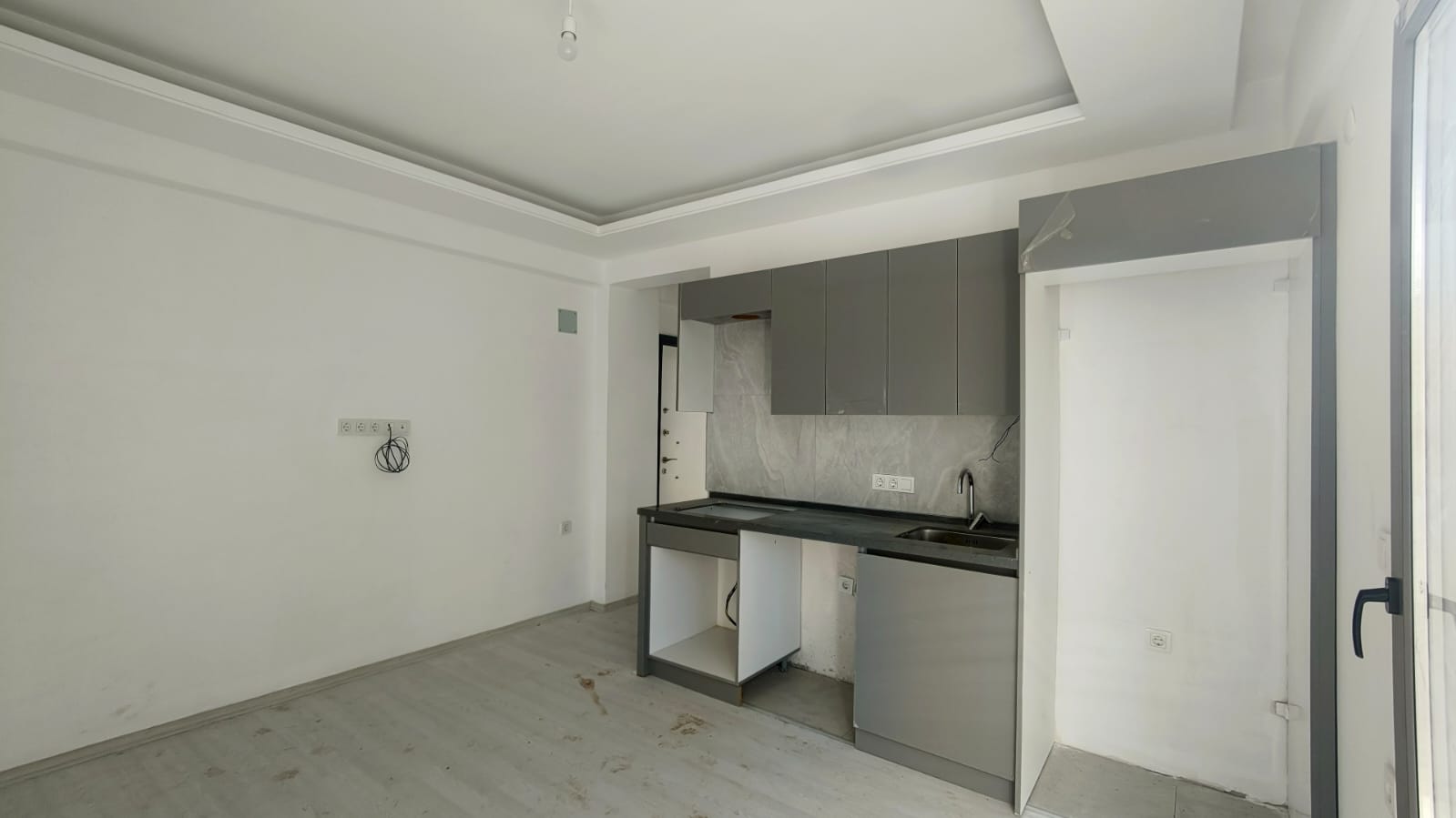 KARAGEDİK'TE HAVUZLU BİNADA SATILIK 1+1 DAİRE - 3
