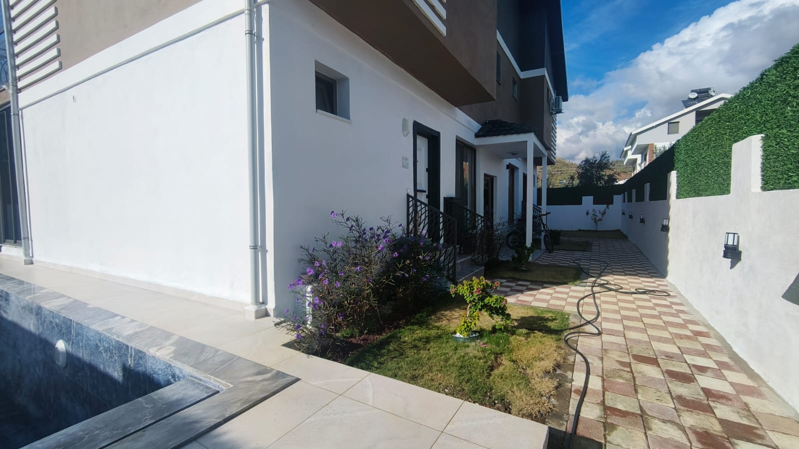 KARAGEDİK'TE HAVUZLU BİNADA SATILIK 1+1 DAİRE - 5