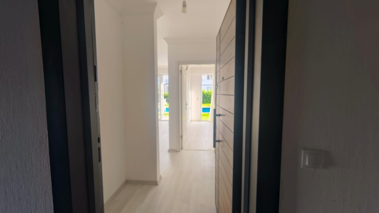ÇAMKÖY'DE HAVUZLU BİNADA SATILIK 1+1 DAİRE - 3