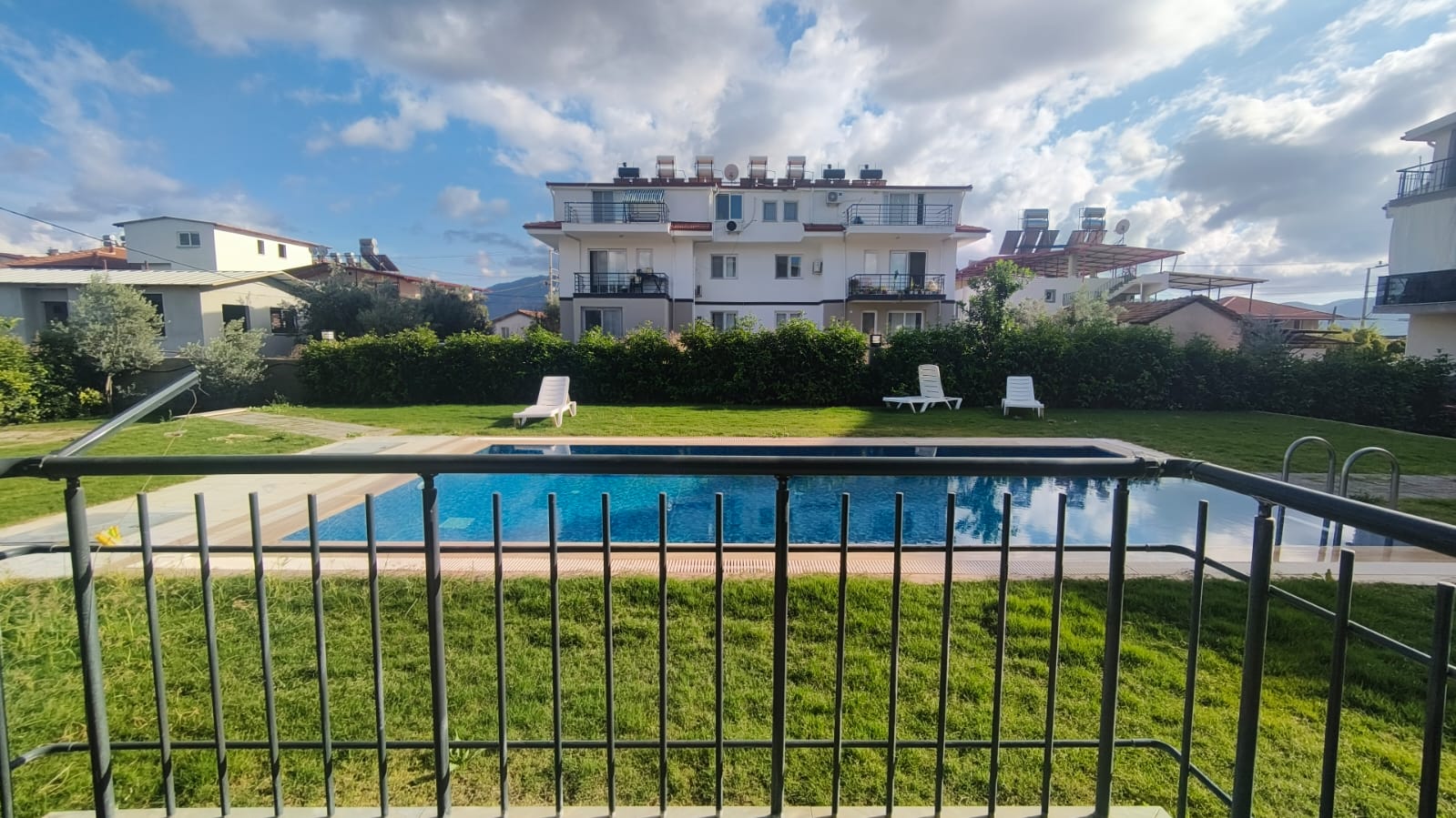 ÇAMKÖY'DE HAVUZLU BİNADA SATILIK 1+1 DAİRE - 5